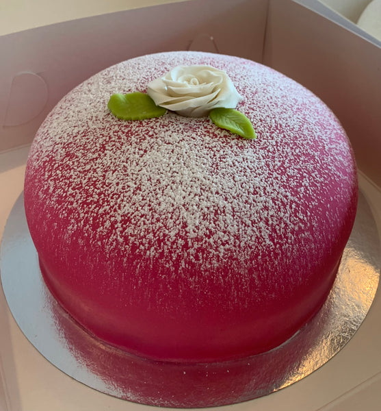 Prinsesstårta (grön med rosa ros)